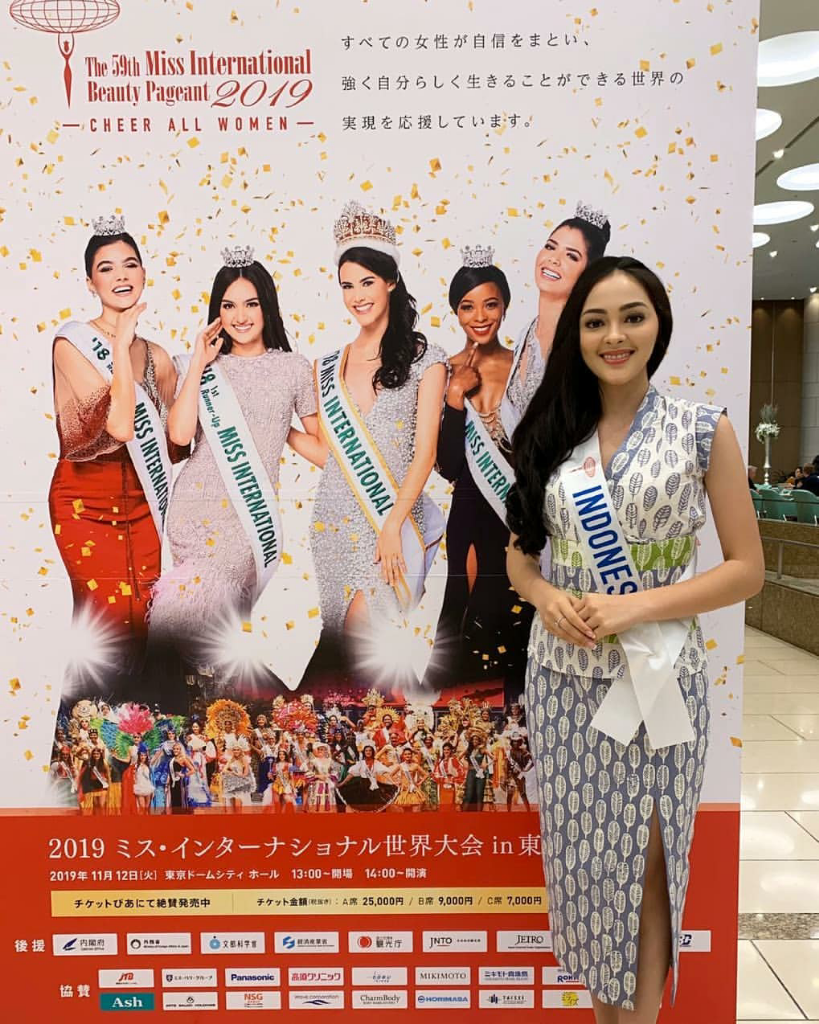 Belum Move On, Yuk Intip Lagi Outfit Jolene Marie Saat Karantina Miss internasional