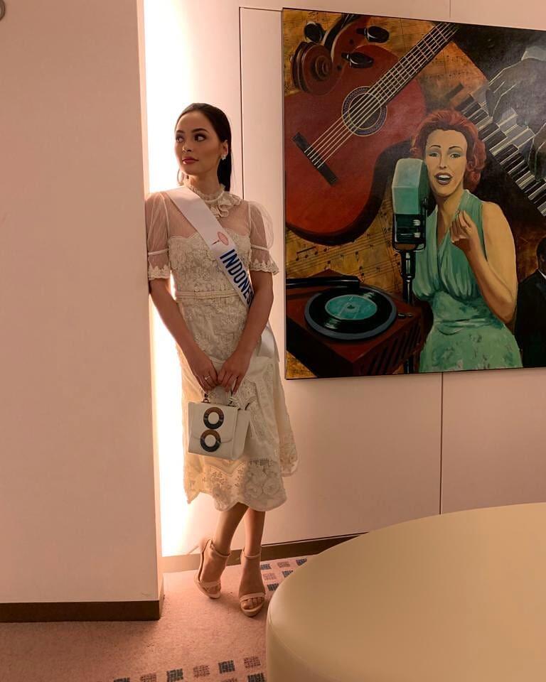 Belum Move On, Yuk Intip Lagi Outfit Jolene Marie Saat Karantina Miss internasional