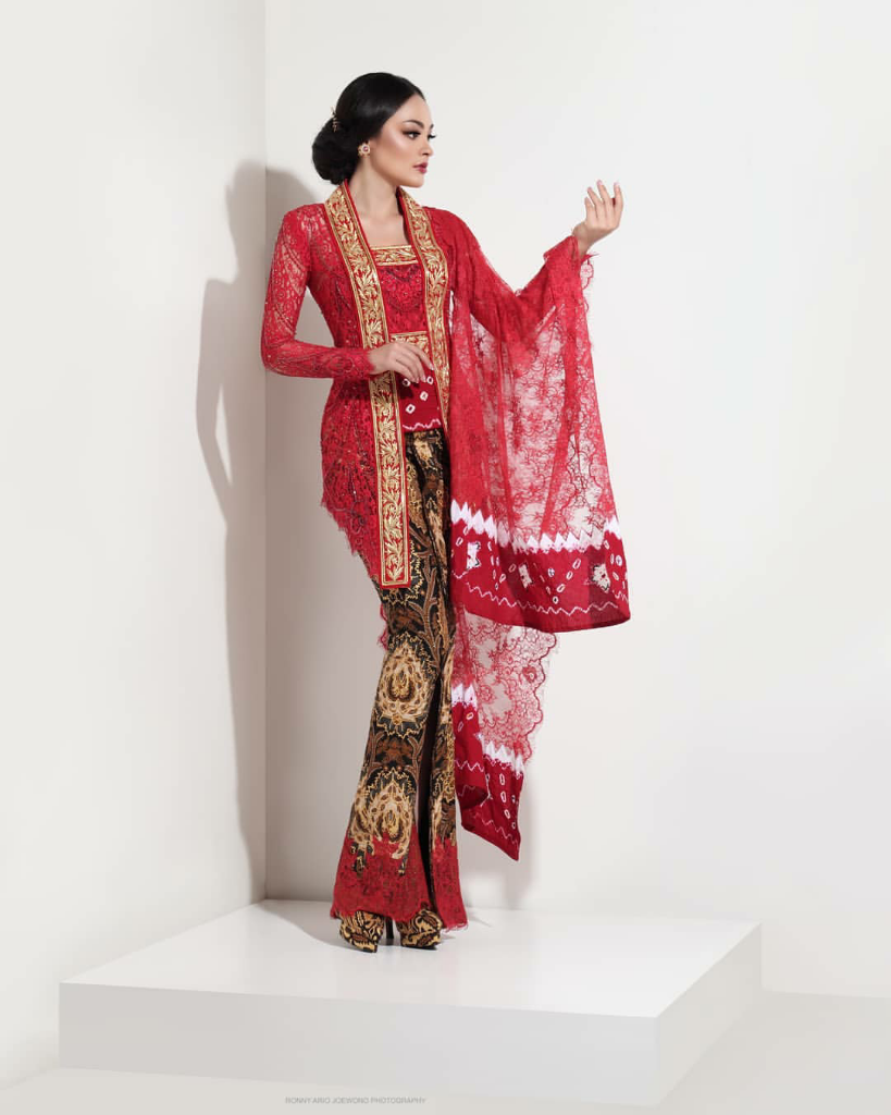 Belum Move On, Yuk Intip Lagi Outfit Jolene Marie Saat Karantina Miss internasional