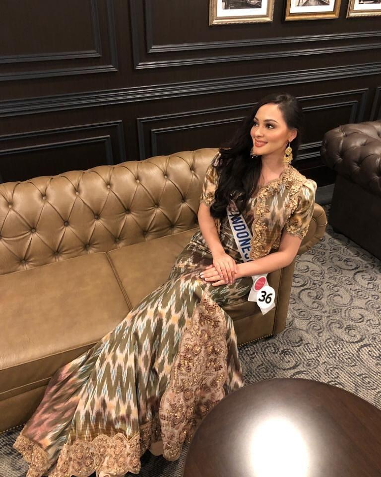 Belum Move On, Yuk Intip Lagi Outfit Jolene Marie Saat Karantina Miss internasional