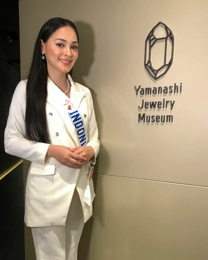 Belum Move On, Yuk Intip Lagi Outfit Jolene Marie Saat Karantina Miss internasional