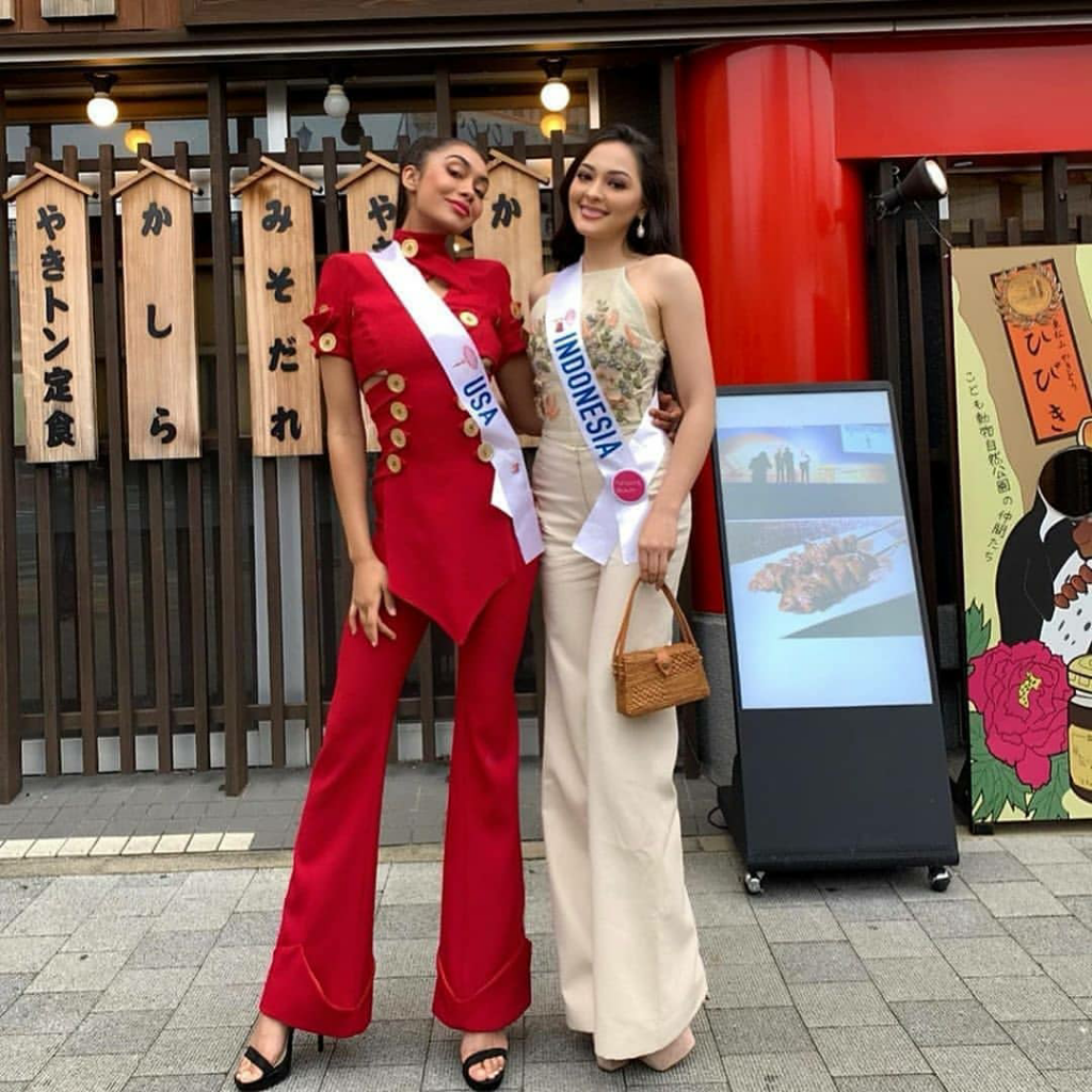 Belum Move On, Yuk Intip Lagi Outfit Jolene Marie Saat Karantina Miss internasional