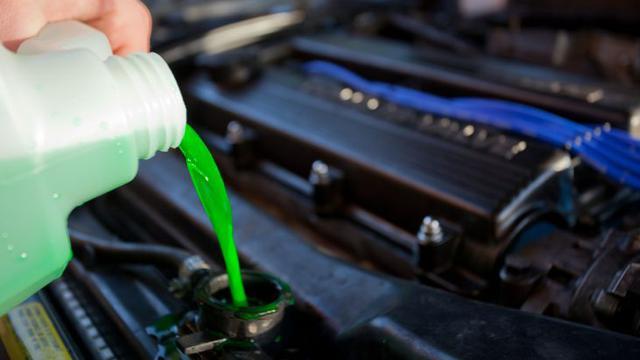 Pakai Radiator Coolant atau Air Biasa?
