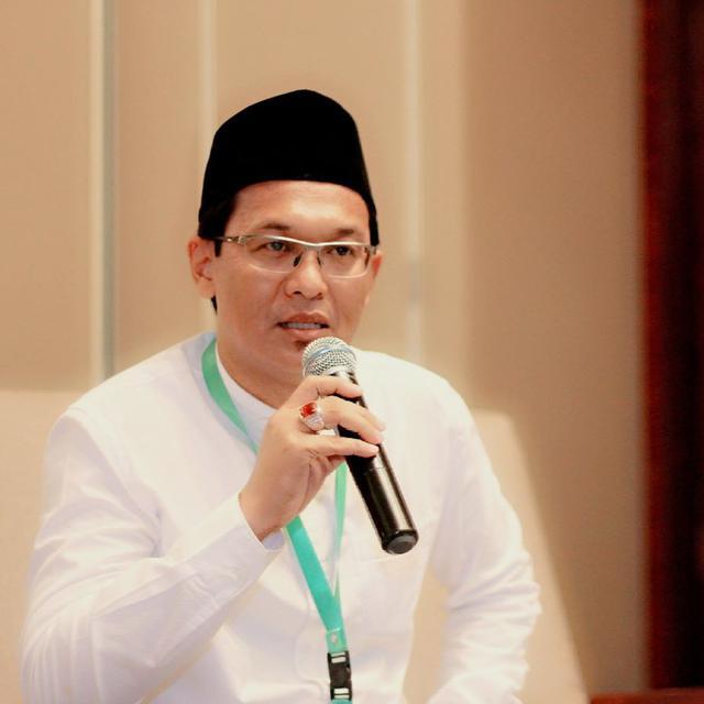 Tak Terima Foto Istrinya DIsandingkan Dengan Foto UAS, Kyai Muda Ini Angkat Bicara!