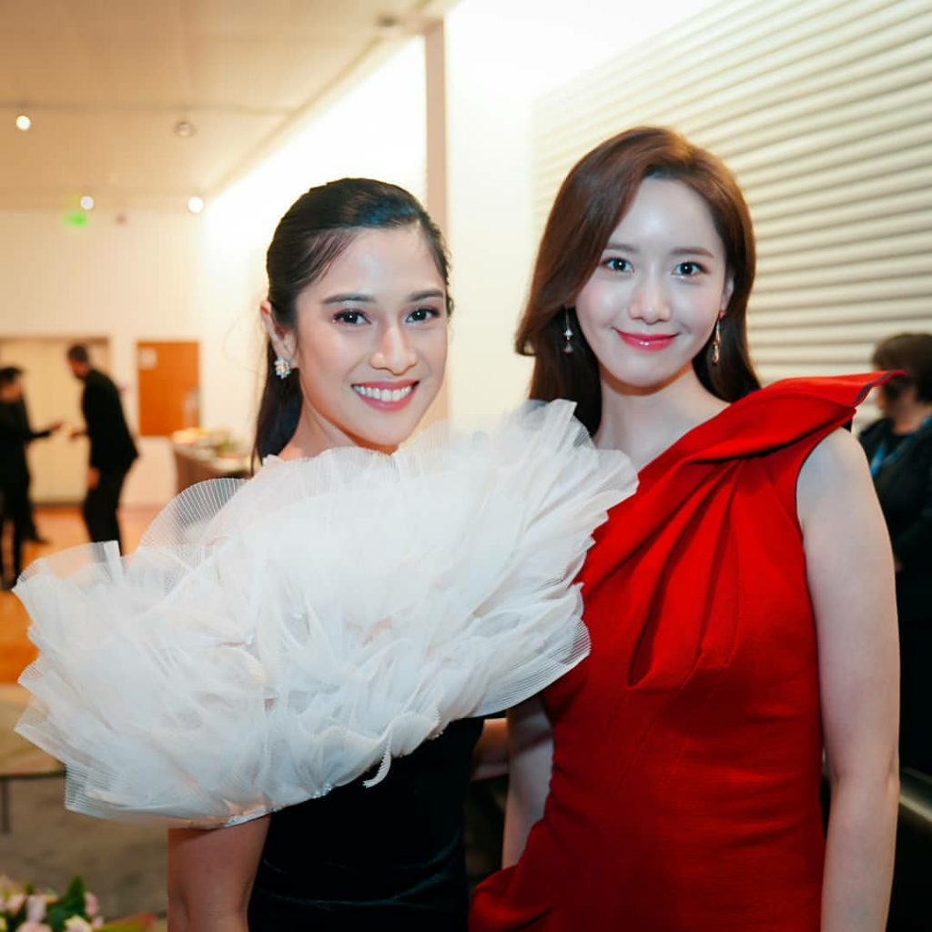 Dian Sastro, Berpose Dengan Yoona SNSD Hingga Make Up Sendiri Di Ajang IFFAM 2019