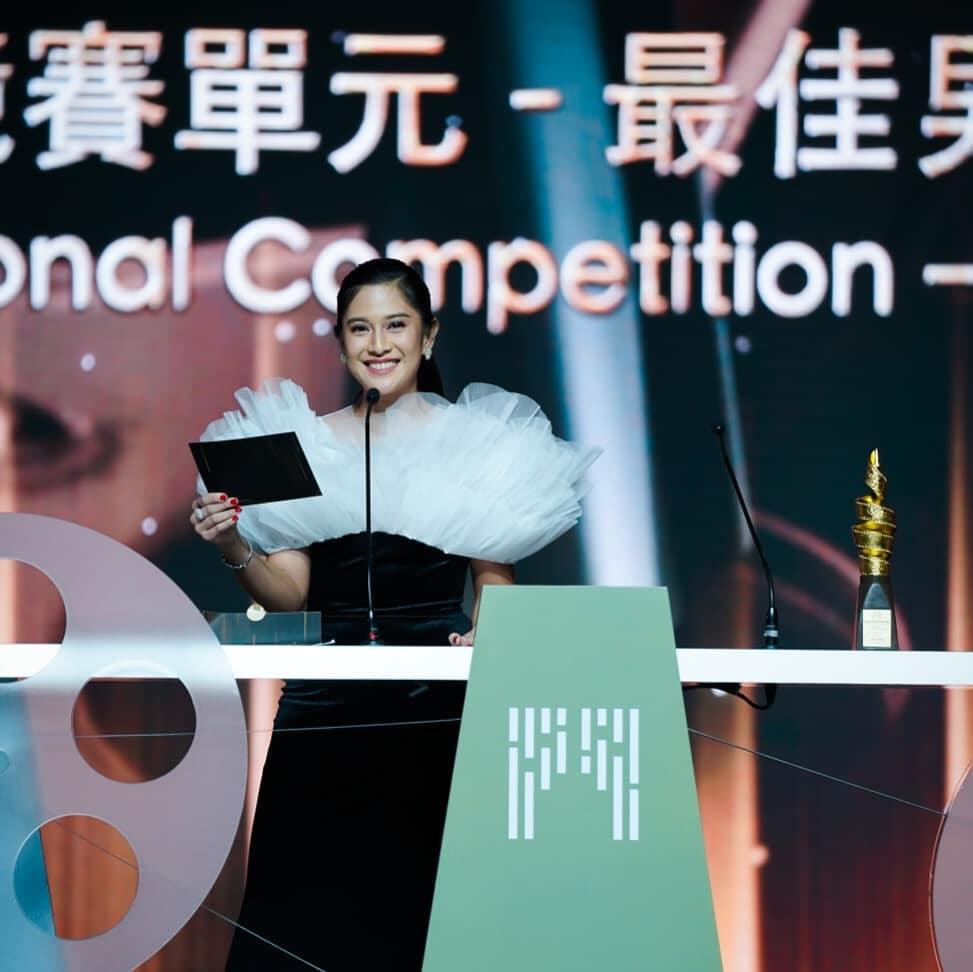 Dian Sastro, Berpose Dengan Yoona SNSD Hingga Make Up Sendiri Di Ajang IFFAM 2019