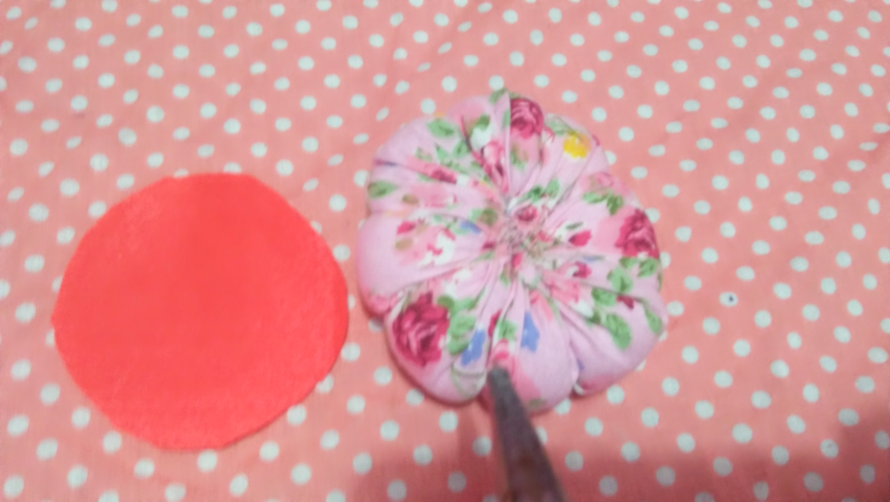 &#91;DIY&#93; 5 Langkah Mudah Membuat Pincushion Bunga dari Kain Perca