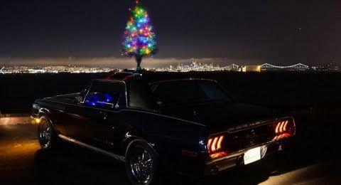 Car Christmas Tree, Penemuan Unik Membuat Pohon Natal Mini Diatas Mobil