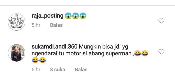 Heboh! Sepeda Motor Tersangkut di Tiang Listrik, Kenapa Bisa Gitu? 