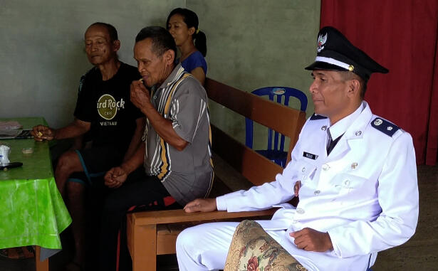 Tak se Viral Kades Cantik Lamongan, Di Blitar Ada Penggali Kubur Yang Jadi Kades Lho