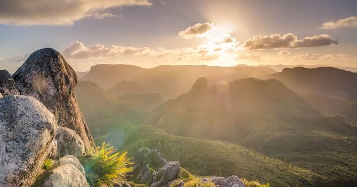 Tuhan -> Nabi -> Agama->Guru/Tokoh/Pemuka Agama->Umat
