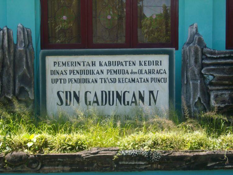 5+ Nama Sekolah Yang Unik
