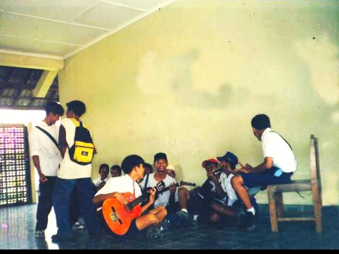Nostalgia Era 2000an : Suka Duka Jadi Anak Band Jaman Sekolah.