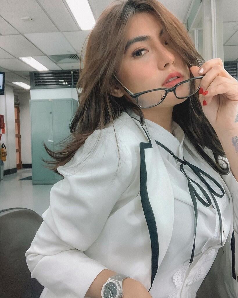 Heboh Pose Angela Lee Dengan Kakek Sugiono Kaskus 