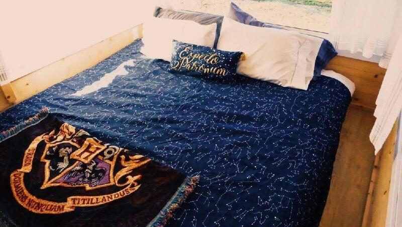 Rumah Mungil Bertema Harry Potter di New York ini Disewakan, Dalamnya Gemas!
