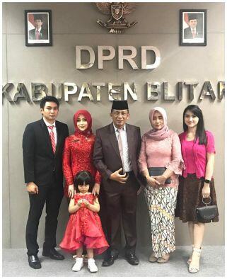 Cantiknya Nasa Barcelona Marhaenis, Putri dari Wabup Blitar dan Anggota DPRD Termuda