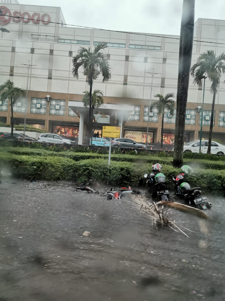 Hujan Sebentar, Jakarta Banjir Perlunya Tata Kota Bukan Tata Kata