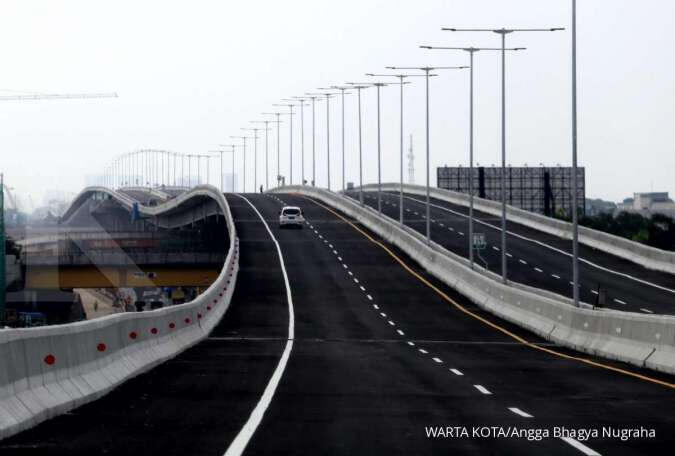 Jalan Tol Layang Jakarta-Cikampek Makan 'Korban', 4 Mobil Alami Pecah Ban!