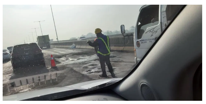 Baru Dibuka, Jalan Tol Layang Japek Sudah Mengelupas