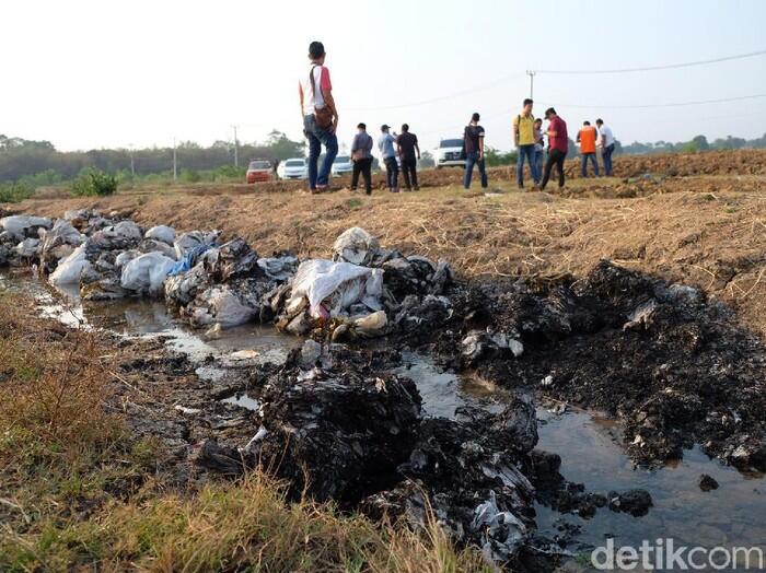 Demi Uang Pelaku Tega Kubur Limbah Beracun Pabrik Tekstil Dekat Perumahan Warga