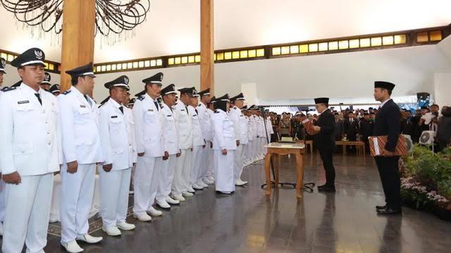 Amazing! Tukang Gali Kubur Jadi Kepala Desa, Padahal Pesaingnya Sarjana