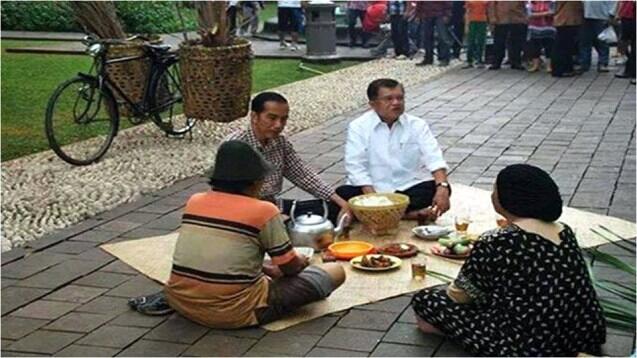 Jokowi Unggah Foto Dialog dengan Petani, Emang Kedengeran? Kupingnya kan Ketutup Helm