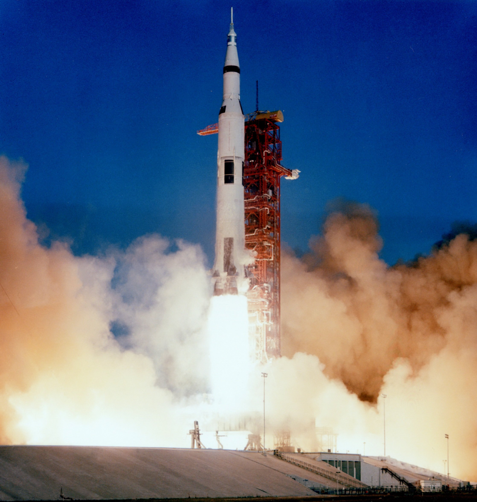 Keluh Kesah Apollo 8, Misi Pertama Mengorbit Bulan