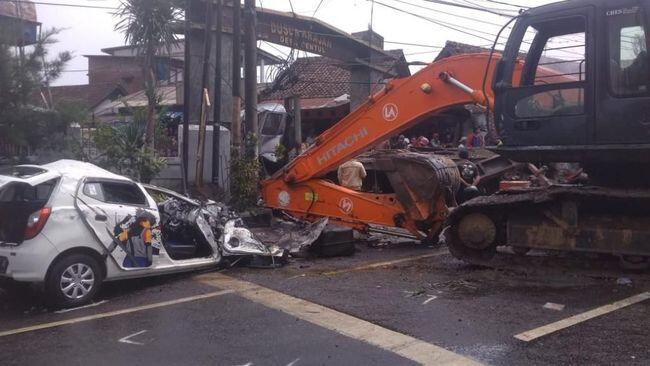 7 Orang Tewas Dalam Kecelakaan Truk Trailer di Pasuruan