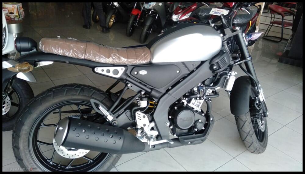 Bonus Helm Yamaha XSR155 Kenapa Bentuknya Begini, Feminim Banget Ya?