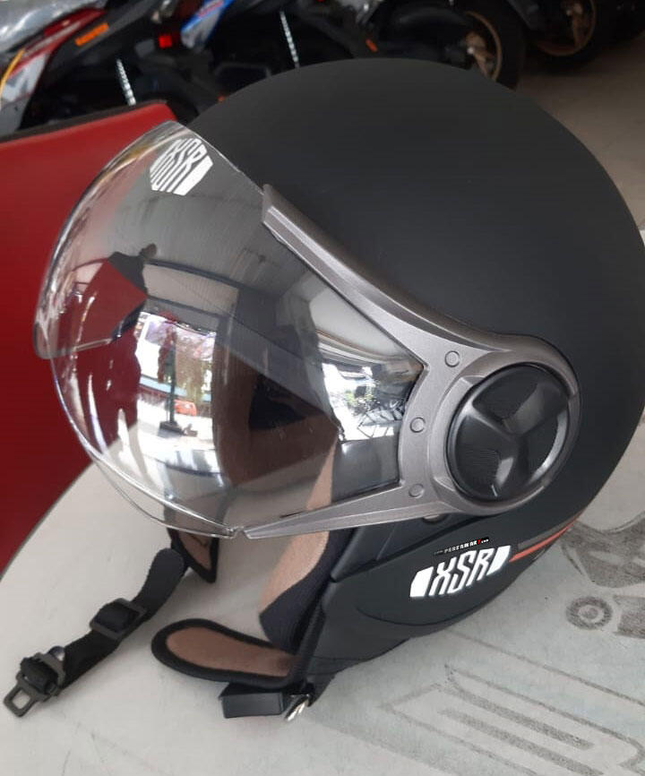 Bonus Helm Yamaha XSR155 Kenapa Bentuknya Begini, Feminim Banget Ya?