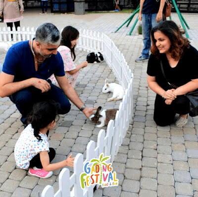 Asyiknya Kulineran di Gading Festival, Ada Spot Selfie Instagramable di Tepi Danau