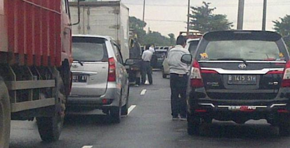 Macet, Tol Layang Cikampek Ditutup Sementara