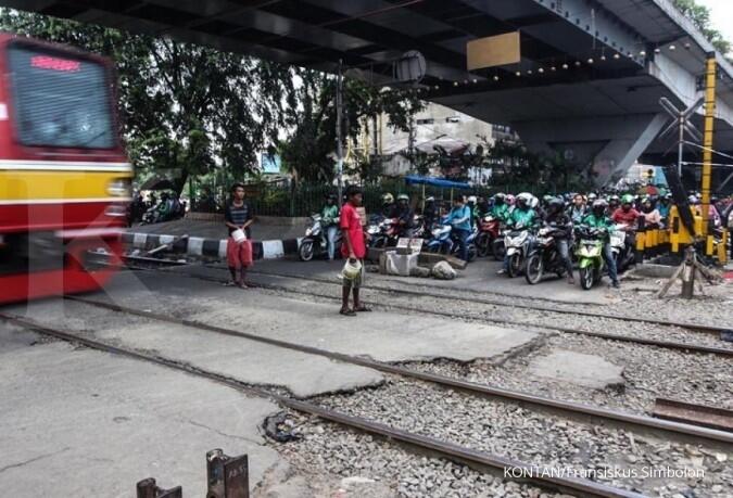 Ketika Palang Pintu Rel Kereta Menjadi &quot;Gerbang&quot; Menuju Keabadian
