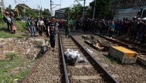 Ketika Palang Pintu Rel Kereta Menjadi &quot;Gerbang&quot; Menuju Keabadian