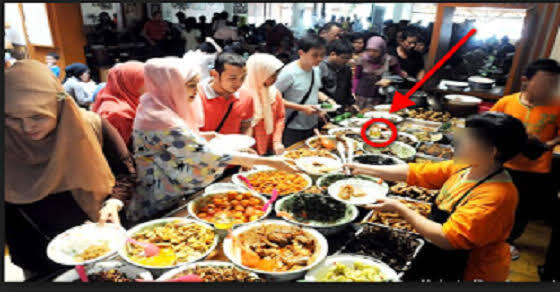 Hantu Pocong sebagai Penglaris Warung Makan! Kenali juga Ciri-cirinya, Gansist?