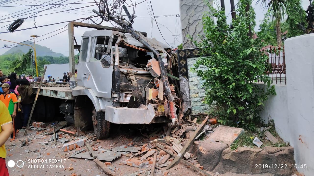 Kecelakaan Menyeramkan di Jalan Raya Purwodadi Pasuruan