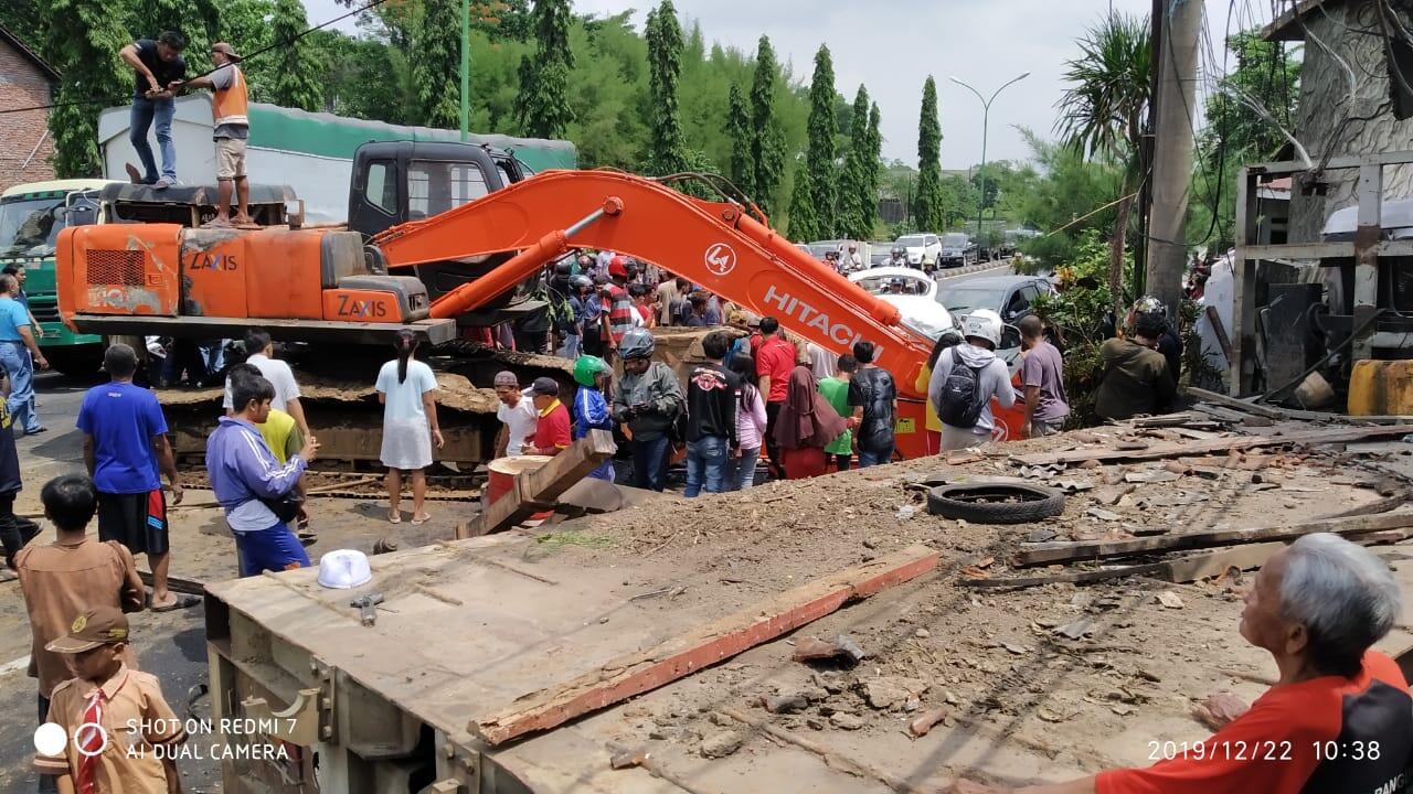 Kecelakaan Menyeramkan di Jalan Raya Purwodadi Pasuruan