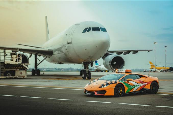 Sudah Biasa, Lamborghini Di Italia Menjadi Mobil Operasional Bandara