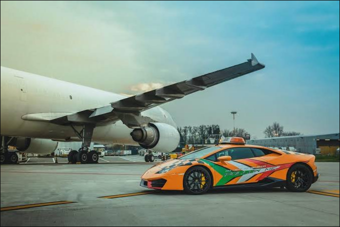 Sudah Biasa, Lamborghini Di Italia Menjadi Mobil Operasional Bandara