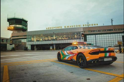 Sudah Biasa, Lamborghini Di Italia Menjadi Mobil Operasional Bandara