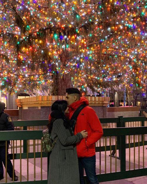 Ciuman Mesra Asmirandah dan Jonas Rivanno Rayakan Natal di Amerika Serikat