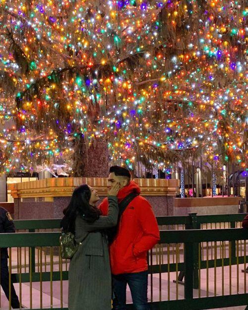 Ciuman Mesra Asmirandah dan Jonas Rivanno Rayakan Natal di Amerika Serikat