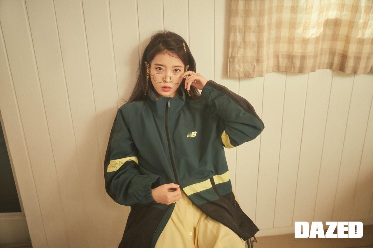 Jak-Aena! Ini Deretan Fans yang Bagikan Freebies di Konser IU 'Love Poem in Jakarta'