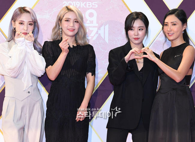 Penampilan Para Idola KPop di Karpet Merah KBS Song Festival 2019