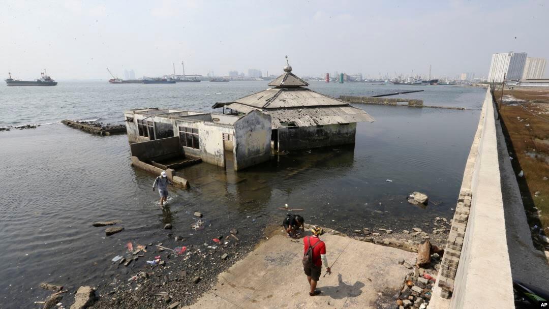 Collapse of Jakarta Seawall Raises Concerns over Flood Threat