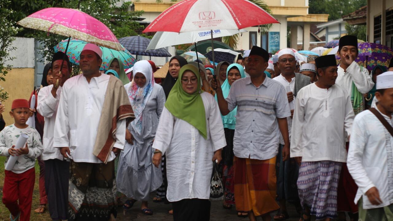 Berdayakan Ekonomi Pesantren, Hj Putu Selly Launching SanMart di Kota Mataram