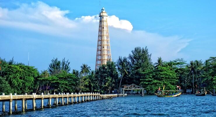 MENENGOK PULAU BIAWAK 'SURGA' DI UTARA INDRAMAYU