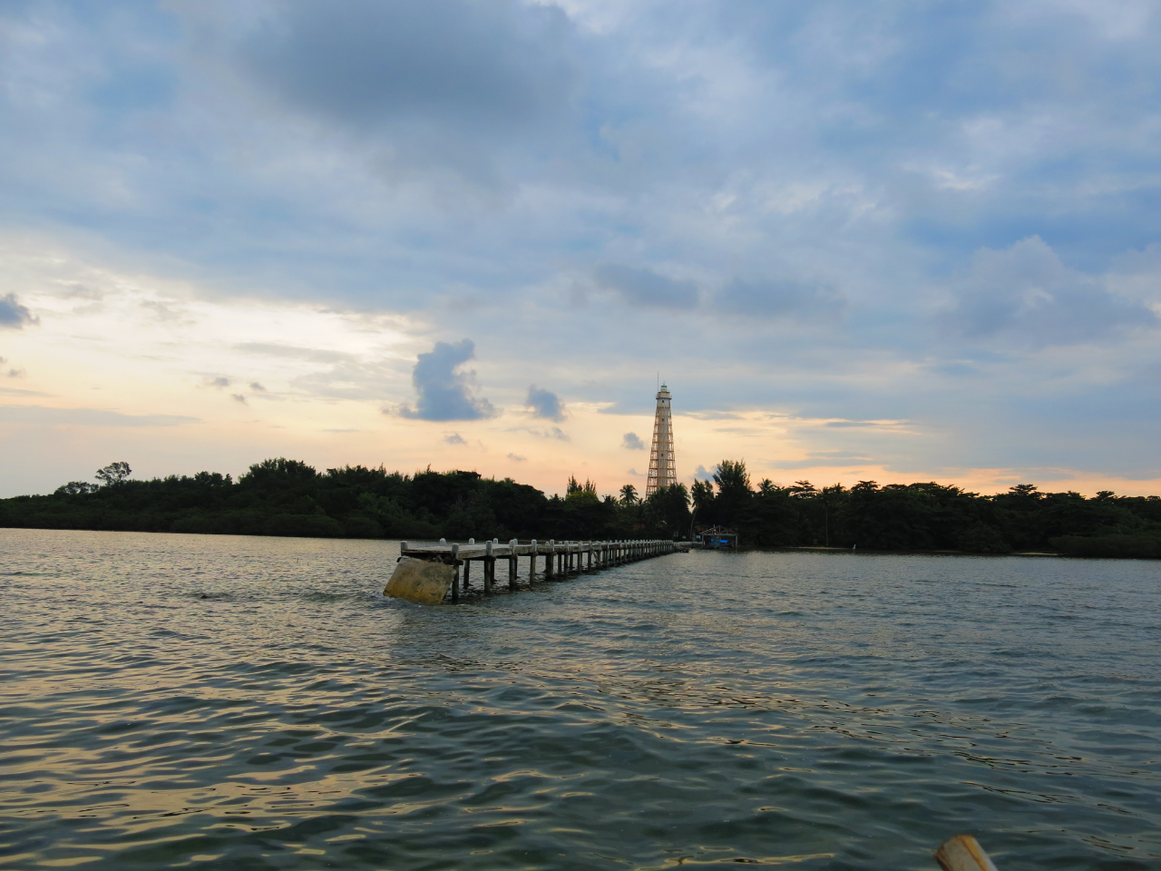 MENENGOK PULAU BIAWAK 'SURGA' DI UTARA INDRAMAYU