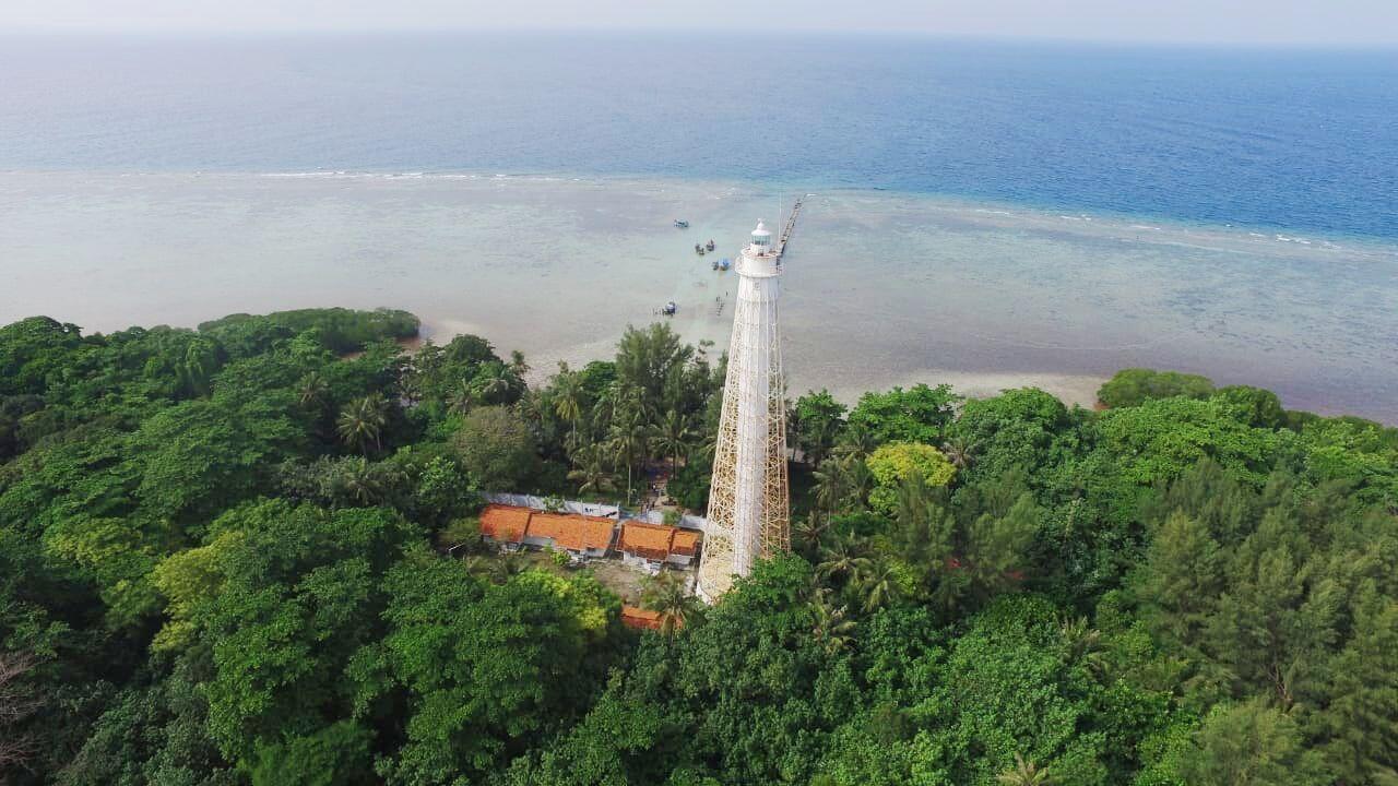 MENENGOK PULAU BIAWAK 'SURGA' DI UTARA INDRAMAYU
