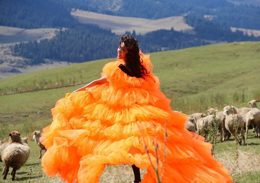 PL Indonesia Yang Sangat Bar-bar, Eksekusi Evening Gown Dengan Rasa Pop Ice